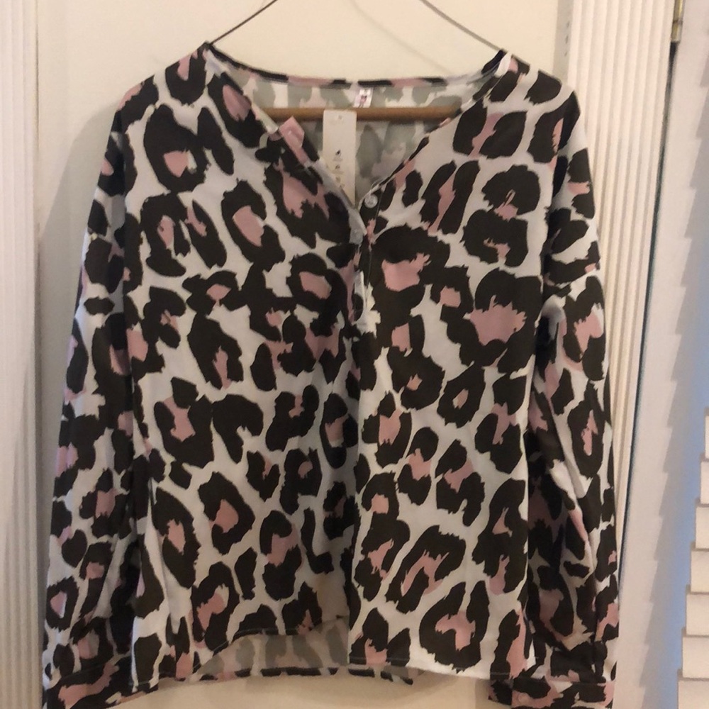NWT leopard top‼️